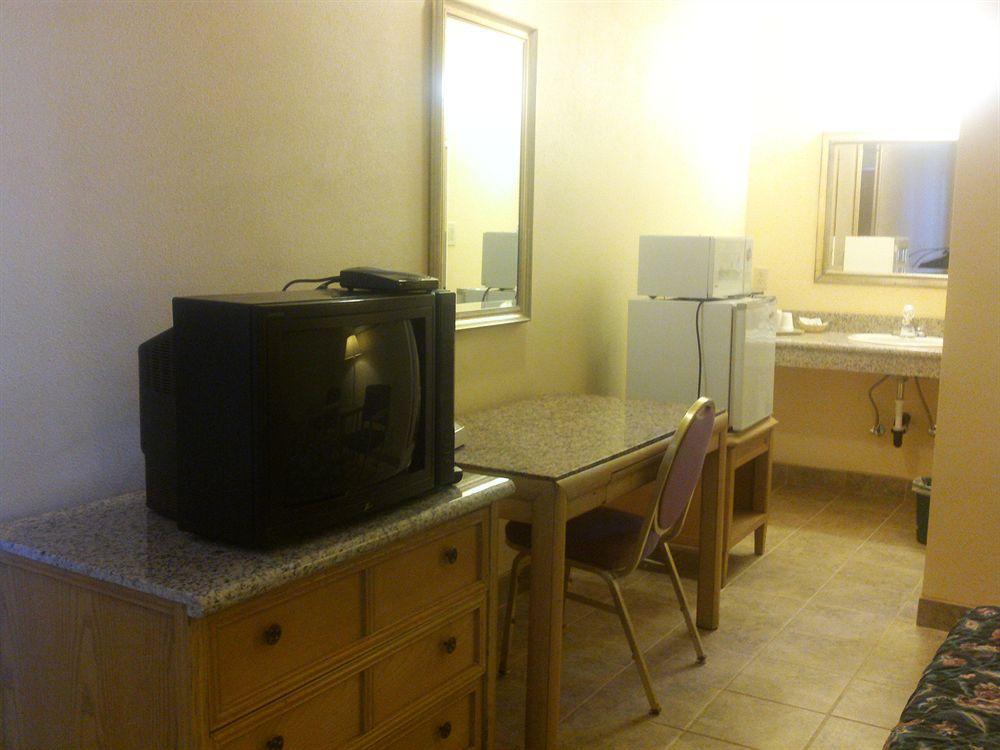 Sunstar Inn Los Banos Esterno foto