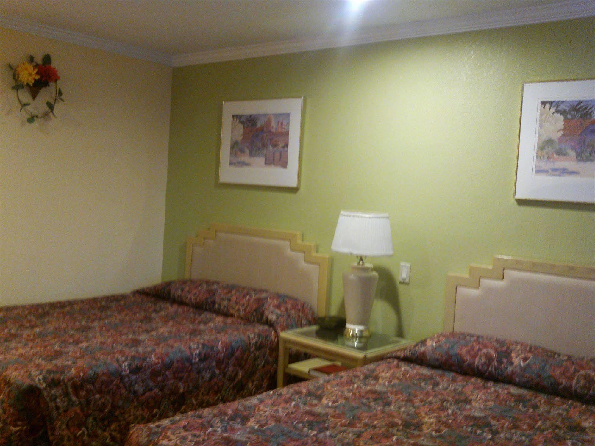 Sunstar Inn Los Banos Esterno foto